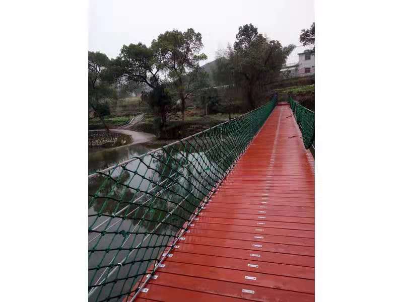 木质吊桥的安全性应如何维持？